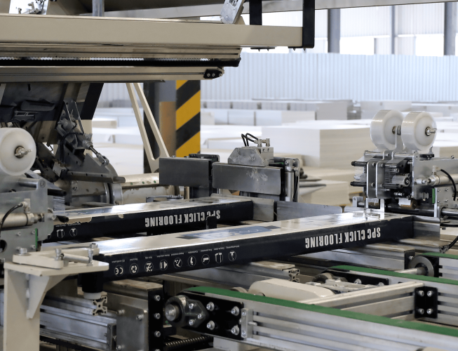 14 automatic packing line 2 Qingdao Huanju New Material Co SPC FLOORING source factory spc vinyl flooring manufacturer supplier7G3A7010